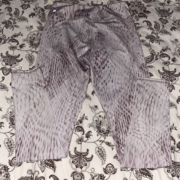 Brand Zella size XL (14/16) color white and grey - Picture 2 of 3